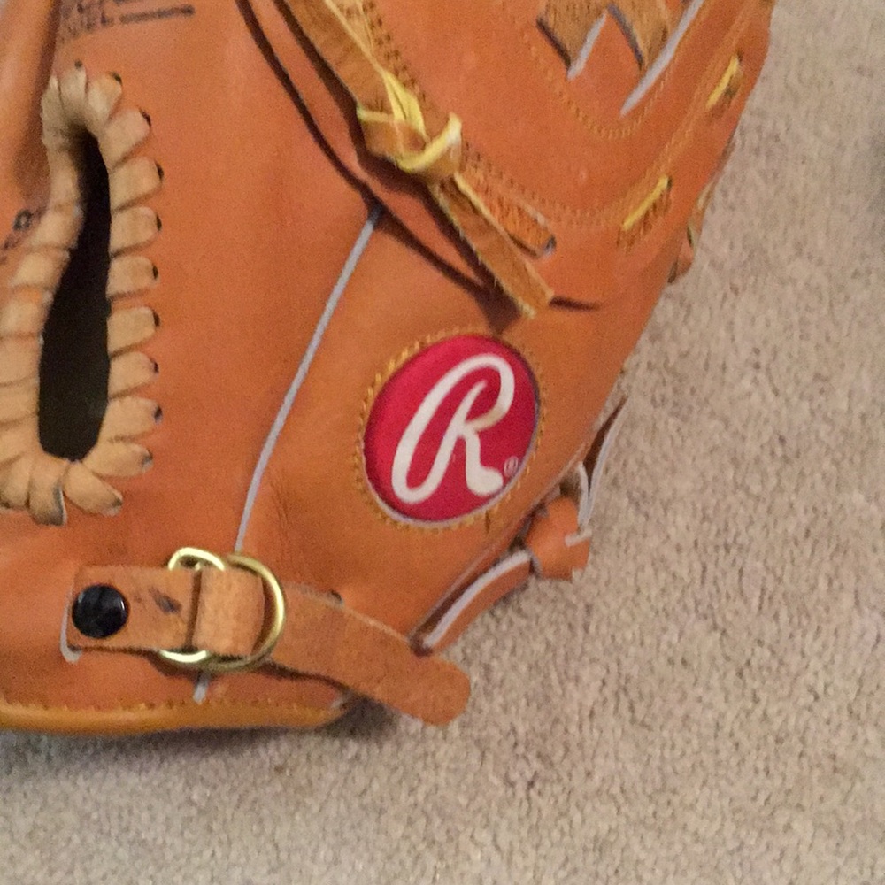 Parent/Child baseball glove bundle - Picture 3 of 6